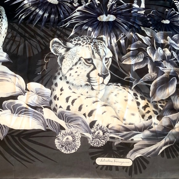 🔴SOLD Salvatore Ferragamo Animals Print Silk Scarf - Picture 7 of 7
